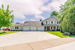 2520 Village Ln, Oshkosh, WI 54904 - Photo 1