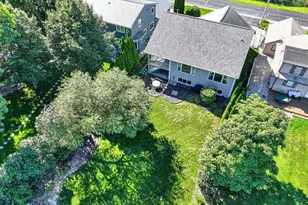 4666 Island View Dr, Oshkosh, WI 54901 - Photo 4