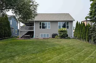 4666 Island View Dr, Oshkosh, WI 54901 - Photo 18