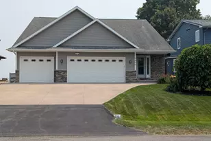 4666 Island View Dr, Oshkosh, WI 54901 - Photo 24