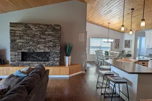 4666 Island View Dr, Oshkosh, WI 54901 - Photo 32