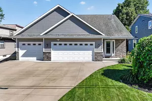 4666 Island View Dr, Oshkosh, WI 54901 - Photo 16