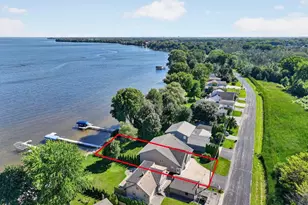 4666 Island View Dr, Oshkosh, WI 54901 - Photo 14