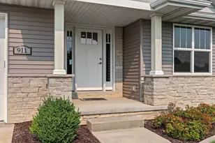 911 Barronwood Dr, Green Bay, WI 54311 - Photo 4