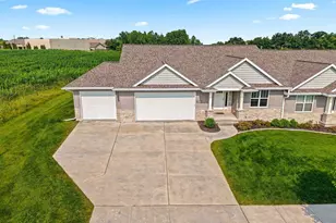 911 Barronwood Dr, Green Bay, WI 54311 - Photo 2