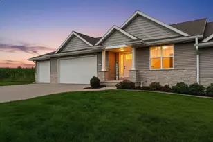 911 Barronwood Dr, Green Bay, WI 54311 - Photo 1