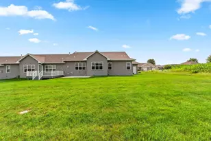 911 Barronwood Dr, Green Bay, WI 54311 - Photo 6