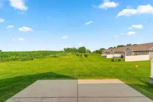911 Barronwood Dr, Green Bay, WI 54311 - Photo 8