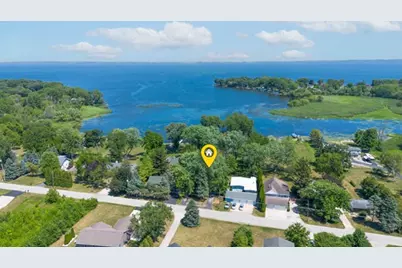 5984 Lake Road, Oshkosh, WI 54902 - Photo 2