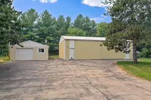 2305 Jesse Ln, Suamico, WI 54313 - Photo 4