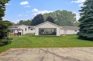 2305 Jesse Ln, Suamico, WI 54313 - Photo 56