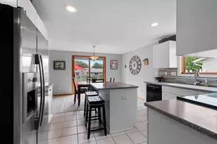1275 N Franco Ct, De Pere, WI 54115 - Photo 14