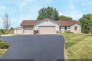 206 Donovan Cir, Rosendale, WI 54974 - Photo 1