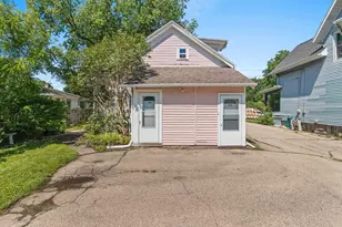 1646 Elmwood Ave, Oshkosh, WI 54901 - Photo 6