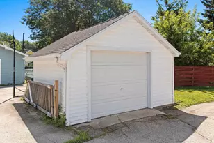 1646 Elmwood Ave, Oshkosh, WI 54901 - Photo 8