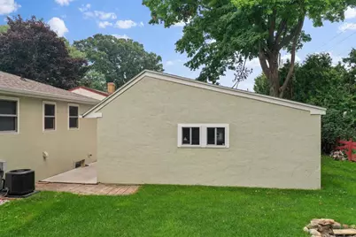 1131 Langlade Avenue, Green Bay, WI 54304 - Photo 36