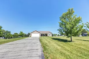 988 Creek Ct, Little Suamico, WI 54141 - Photo 2