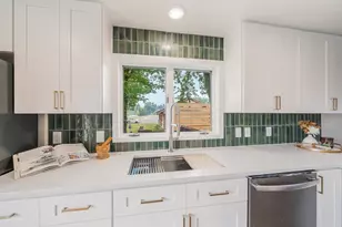 3722 N Casaloma Dr, Appleton, WI 54913 - Photo 4