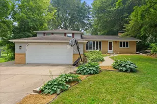 2596 Deckner Ave, Green Bay, WI 54302 - Photo 2