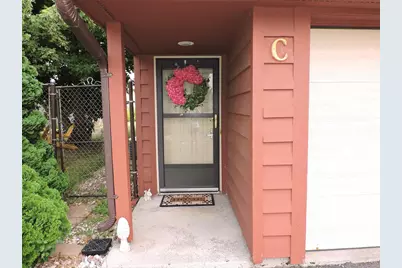 2206 Meadowbrook Court #C, Oshkosh, WI 54904 - Photo 2
