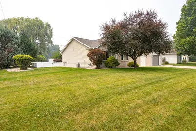 1203 Montclaire Court, Appleton, WI 54915 - Photo 4