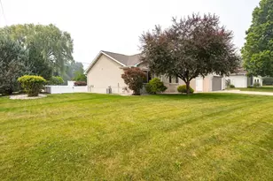1203 Montclaire Ct, Appleton, WI 54915 - Photo 4
