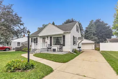 1033 Royal Boulevard, Green Bay, WI 54303 - Photo 1