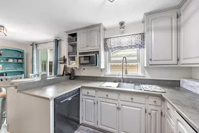 1033 Royal Boulevard, Green Bay, WI 54303 - Photo 8