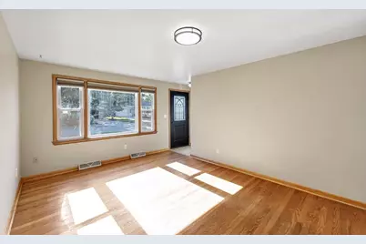 557 Ruth Street, Green Bay, WI 54302 - Photo 6