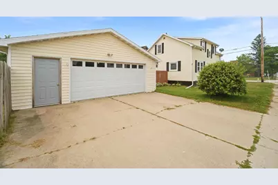 2201 11th Street, Two Rivers, WI 54241 - Photo 28