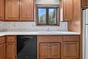 713 Canberry Ct, De Pere, WI 54115 - Photo 6