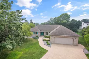 713 Canberry Ct, De Pere, WI 54115 - Photo 2