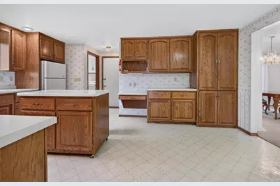 713 Canberry Court, De Pere, WI 54115 - Photo 4