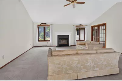 713 Canberry Court, De Pere, WI 54115 - Photo 8