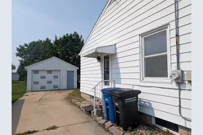 415 W 19th Avenue, Oshkosh, WI 54902 - Photo 2