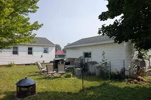 415 W 19th Ave, Oshkosh, WI 54902 - Photo 4