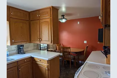 415 W 19th Avenue, Oshkosh, WI 54902 - Photo 14