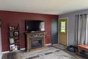 415 W 19th Ave, Oshkosh, WI 54902 - Photo 8