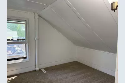 121 E Melvin Avenue, Oshkosh, WI 54901 - Photo 12