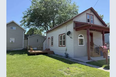 121 E Melvin Avenue, Oshkosh, WI 54901 - Photo 2