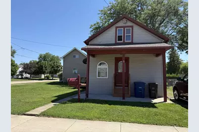 121 E Melvin Avenue, Oshkosh, WI 54901 - Photo 1