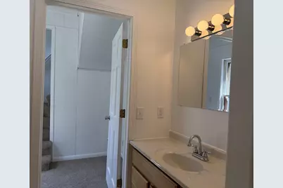 121 E Melvin Avenue, Oshkosh, WI 54901 - Photo 8