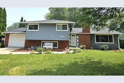 3241 S Clay Street, Green Bay, WI 54301 - Photo 2