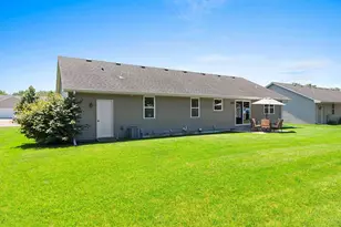 3405 Paula St, Green Bay, WI 54311 - Photo 8