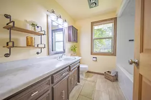559 Hilltop Dr, Green Bay, WI 54301 - Photo 16