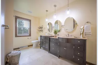 559 Hilltop Drive, Green Bay, WI 54301 - Photo 12
