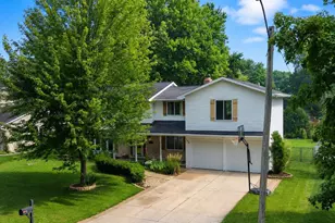 559 Hilltop Dr, Green Bay, WI 54301 - Photo 2
