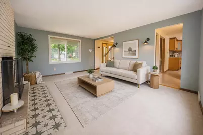 559 Hilltop Drive, Green Bay, WI 54301 - Photo 4