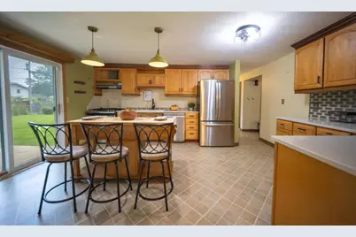 559 Hilltop Drive, Green Bay, WI 54301 - Photo 6