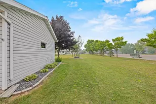 405 W Greenfield Ave, Algoma, WI 54201 - Photo 32